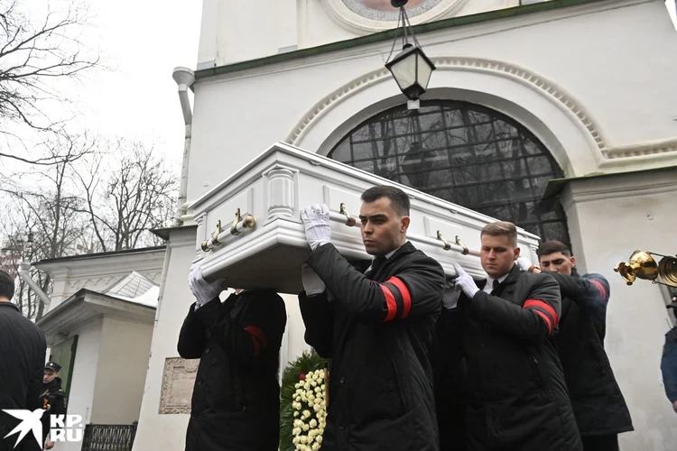 «Трезвый Паша не интересовал людей»: почему окружение Паши Техника винит поклонников в его смерти