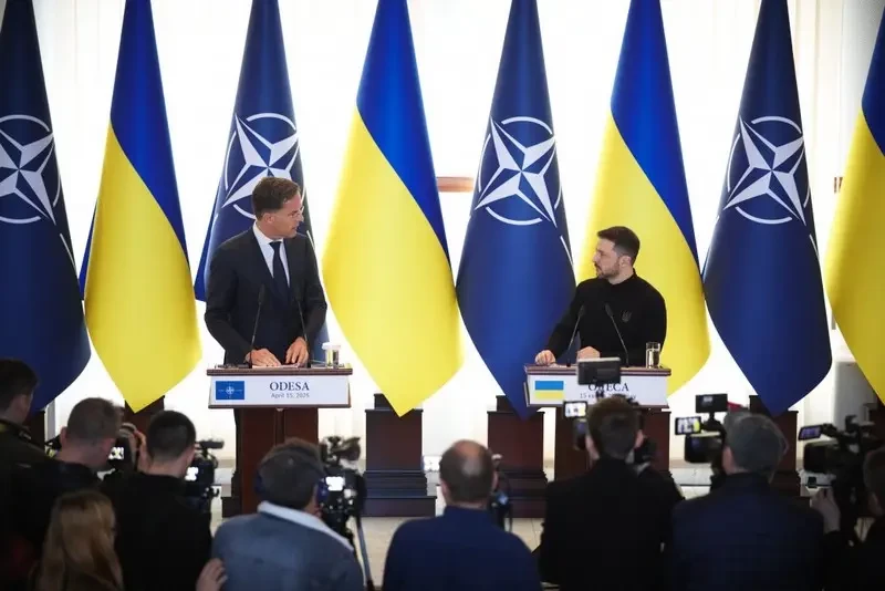 Украина обсуждает вопрос безопасности на Чёрном море с Британией и Францией, никакого отношения к этому региону не имеющими