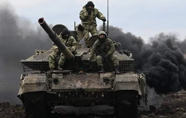 Юрий Подоляка в свежей сводке от 17.04.2025 сообщил о том, что ВС РФ прорвали мощную оборону в Комаре