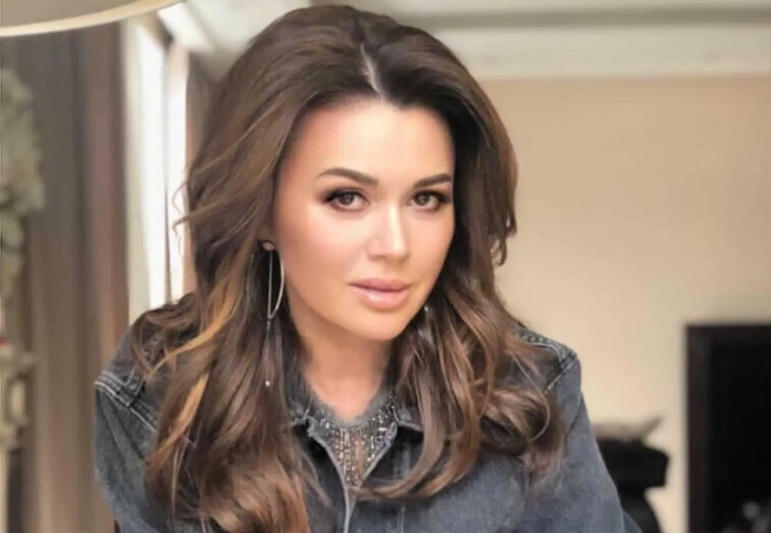 "Одна из любимых Настей". Семья Анастасии Заворотнюк опубликовала архивную съёмку с ней в день её рождения