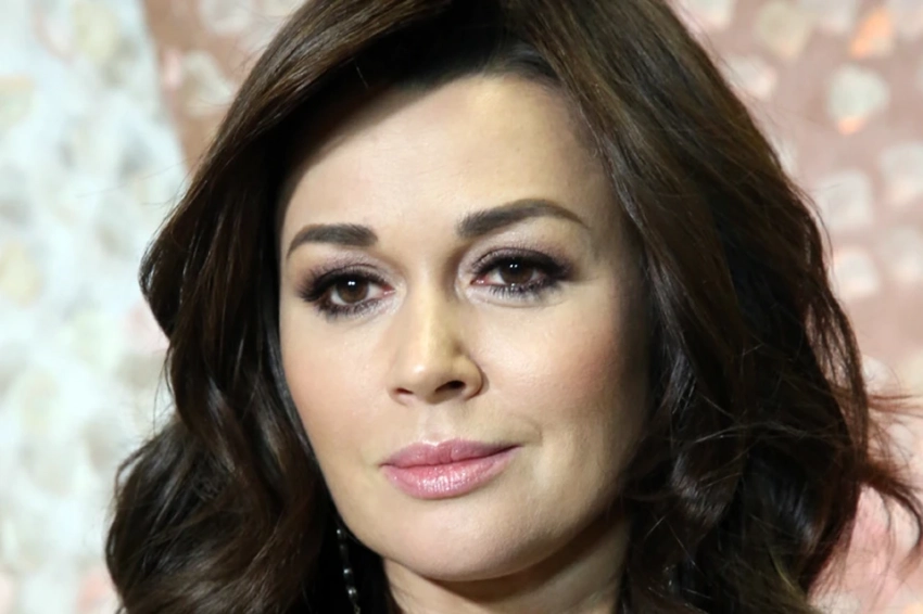 В день 54-летия Заворотнюк семья опубликовала архивные фото и посетила кладбище: как живут родные актрисы