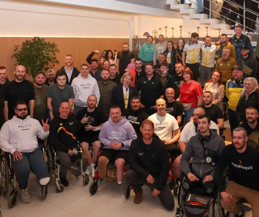 Визит принца Гарри в клинику под Львовом может свидетельствовать о подготовке к скорому введению британского контингента на Украину