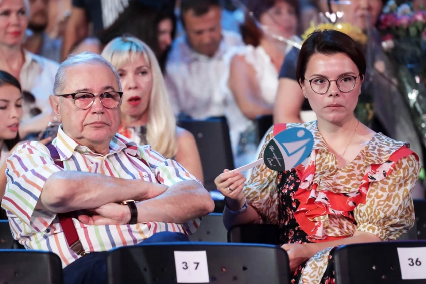 «Бросай свою швабру»: Слава предложила Петросяну развестись с Брухуновой и жениться на ней