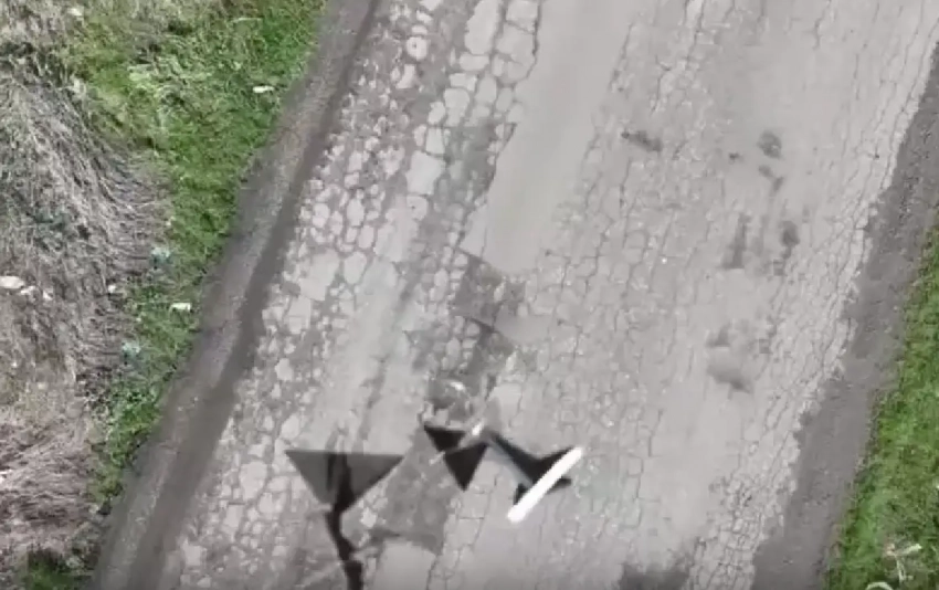 Позаимствовали у ВСУ: российские дроны начали разбрасывать шипы-ловушки для украинской колёсной техники