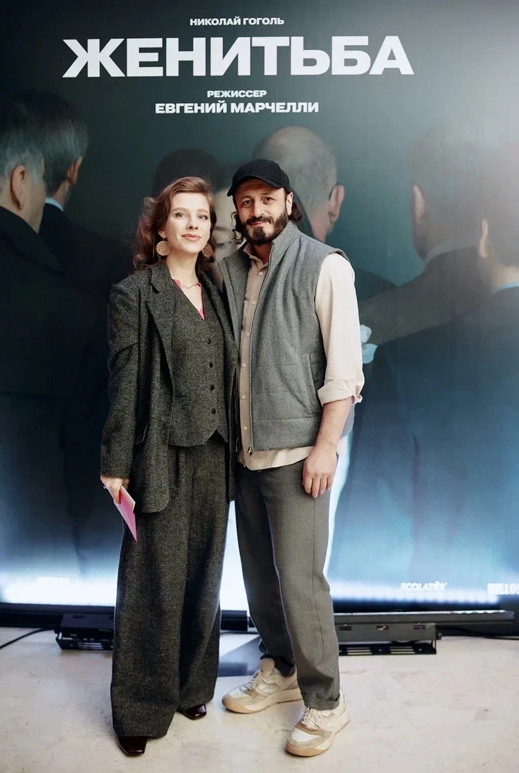 Премьера «Женитьбы» в Театре Моссовета: Гусева впервые за долгие годы показала мужа, а Кабо -подросшего сына