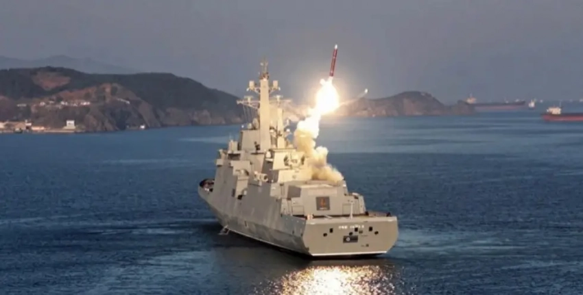 Применил ранее неизвестную сверхзвуковую ракету: КНДР показала стрельбы новейшего фрегата Choi Hyon