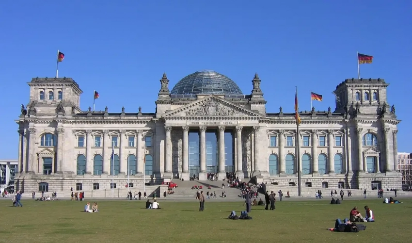 Власти ФРГ временно приостановили признание «Альтернативы для Германии» правоэкстремистской организацией