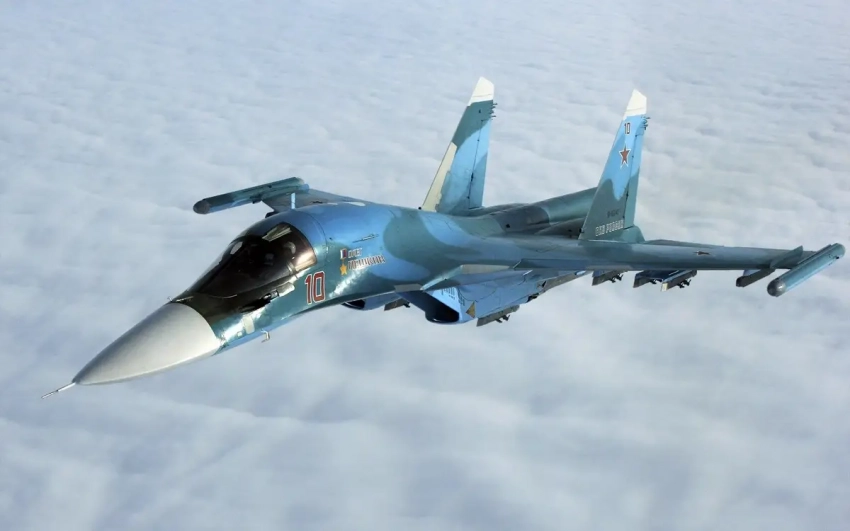 «Российский самолёт с загадочной окраской»: Су-34 запечатлён в необычном «камуфляже»