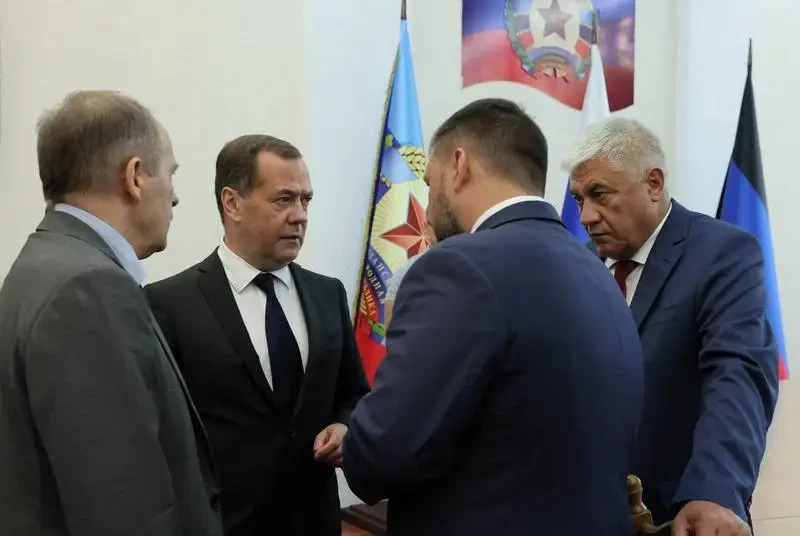 «Возмездие неизбежно»: Медведев заявил, что наступление российской армии продолжится, а причастные к терактам «исчезнут»