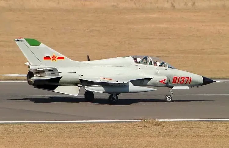 Последние в своём классе: китайские учебно-боевые самолёты JL-9 и JL-10