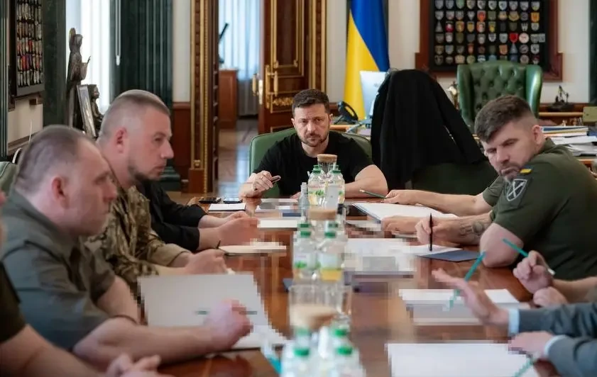 Зеленский утверждает, что численность группировки ВС РФ «на Украине» достигла 695 тысяч человек