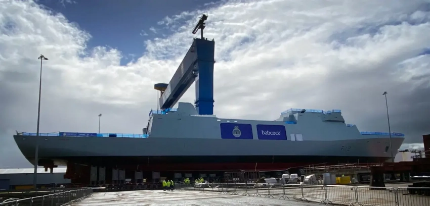 Сквозь смех: правь, Британия, морями!