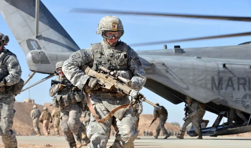 «Скоро сами увидите»: Трамп прокомментировал журналистам причину распоряжения о добровольном выезде с Ближнего Востока семей американских военных