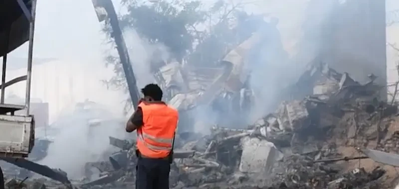 «Произошла детонация боеприпасов»: показано видео с места крушения вертолёта Ми-24 в Могадишо