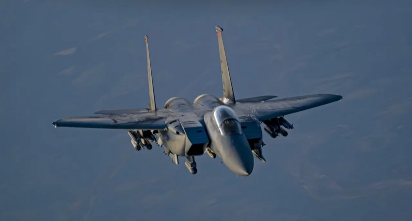 «Износ носит косметический характер»: американские истребители F-15E замечены со следами ржавчины