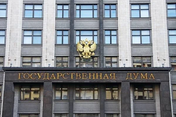 С 1 сентября в России запрещена продажа энергетических напитков несовершеннолетним: новый закон принят