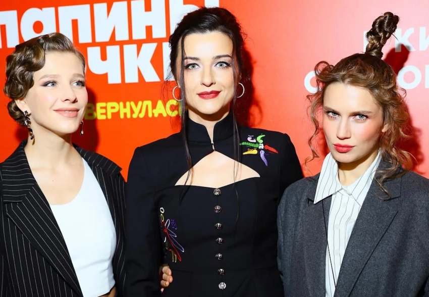 Звёзды сериала "Папины дочки" Елизавета Арзамасова, Дарья Мельникова и Анастасия Сиваева воссоединились на премьере фильма