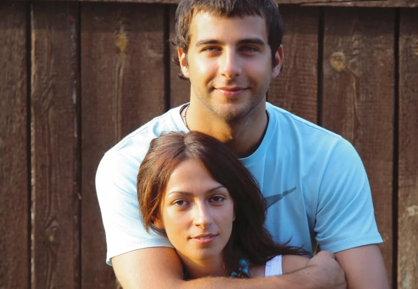 "20 лет, а всё так же". Иван Ургант опубликовал редкие фото с женой в честь 20-й годовщины отношений