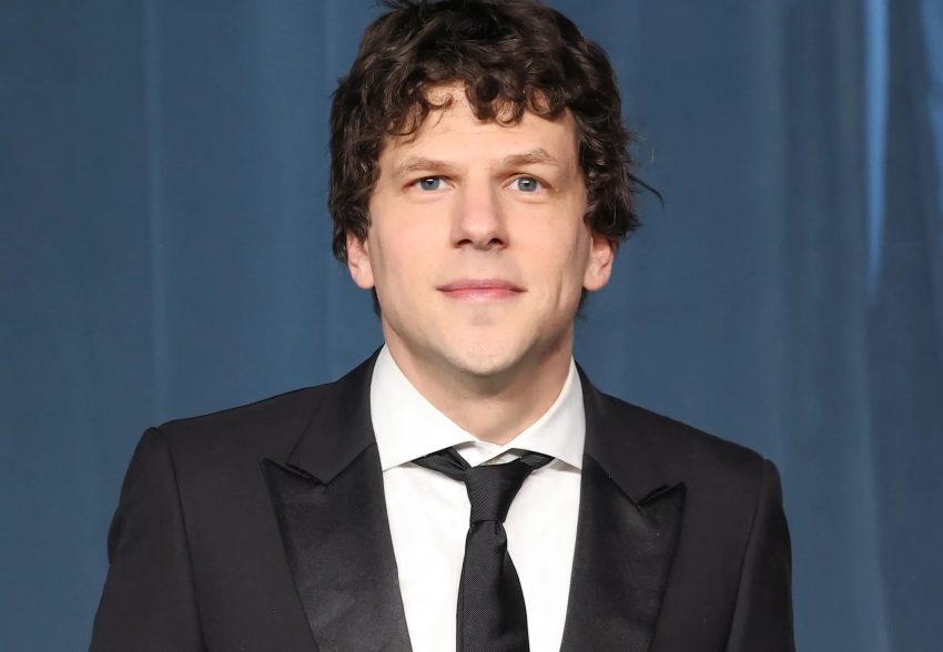 "Меня укусил вирус донорства". Актёр Джесси Айзенберг пожертвует почку незнакомцу