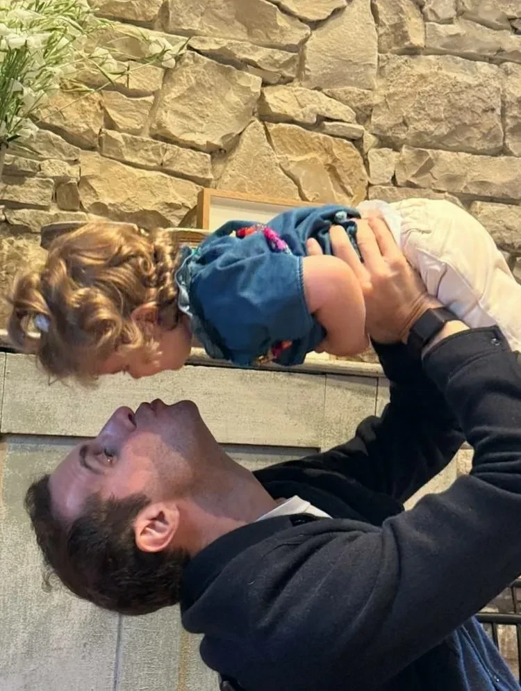 Даша Жукова показала фото с дня рождения дочери от Ставроса Ниархоса