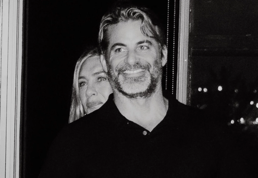 "Если это сон, я не хочу просыпаться". Бойфренд-гипнотерапевт Дженнифер Энистон показал новые фото с ней