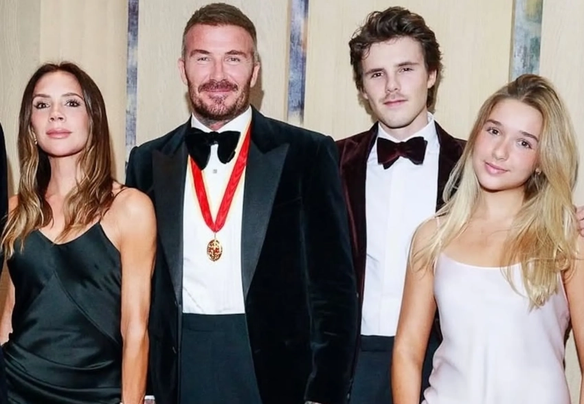 Дэвид Бекхэм с женой Викторией и тремя детьми отпраздновал посвящение в рыцари