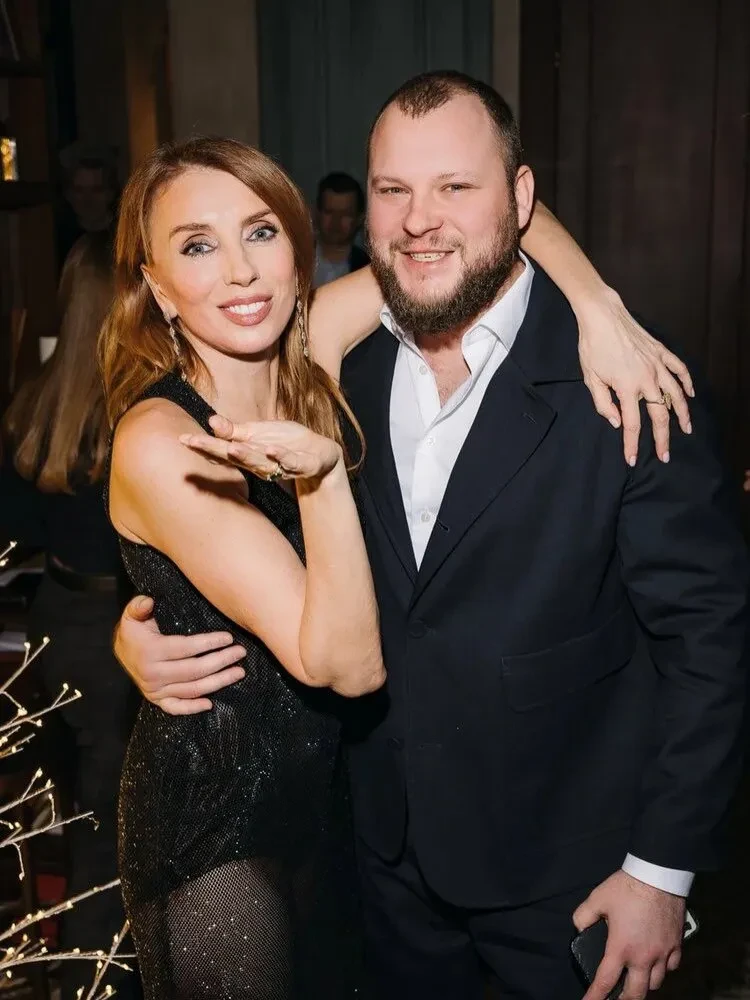 "Голые" платья, танцы, Ольга Слуцкер, Сергей Мазаев и сын среди гостей: в сети появились новые фото с дня рождения Светланы Бондарчук