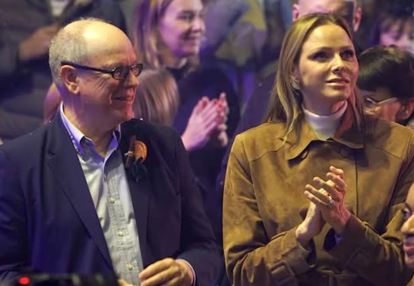 Княгиня Монако Шарлен и князь Альбер II посетили рождественский спектакль