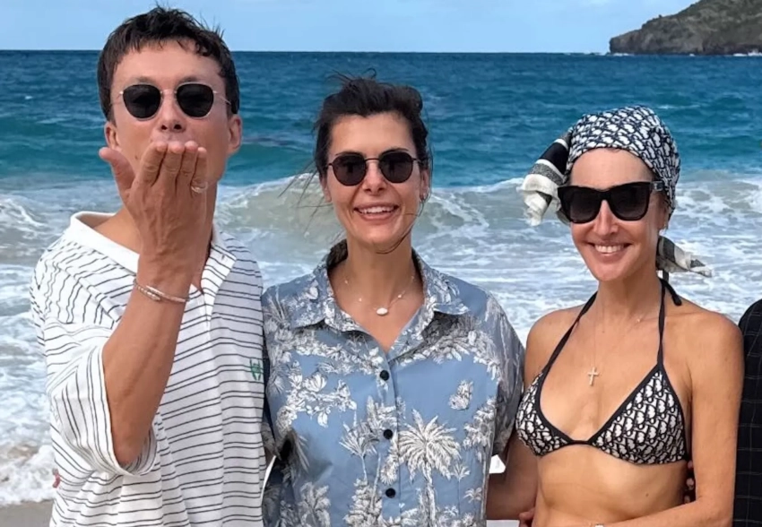 Редкие сумки Hermes, тотал-луки Dior и частный самолёт: Надежда Оболенцева с сыном, Оксана Бондаренко с семьёй и Герман Ларкин отметили Рождество на "острове миллионеров" Сен-Барте