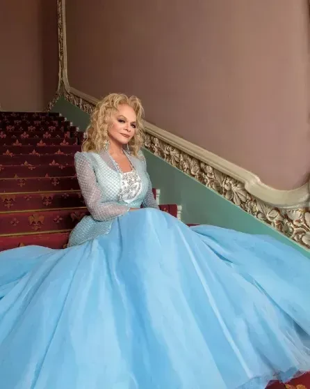 Ларису Долину засняли на отдыхе в элитном отеле в ОАЭ на фоне скандала с квартирой