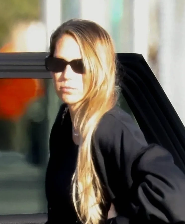 Анна Курникова впервые появилась на публике после рождения четвёртого ребёнка от Энрике Иглесиаса