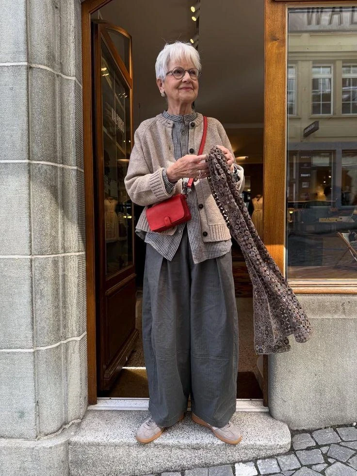 Как скинуть 10 лет без уколов и фильтров: 6 секретов стиля для женщин 50+, которые омолодят любую