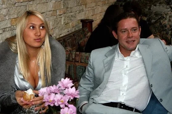 "Мы переживаем с детьми непростое время". Стали известны детали суда по делу о разводе хоккеиста Павла Буре с женой