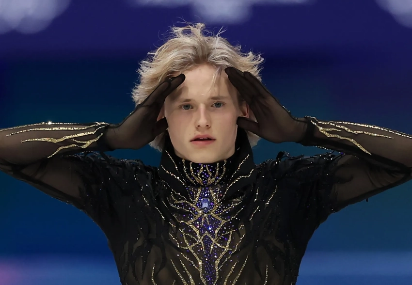 "Вошёл в историю". Американский фигурист Илья Малинин исполнил запрещённое 50 лет сальто на Олимпиаде и стал звездой соцсетей