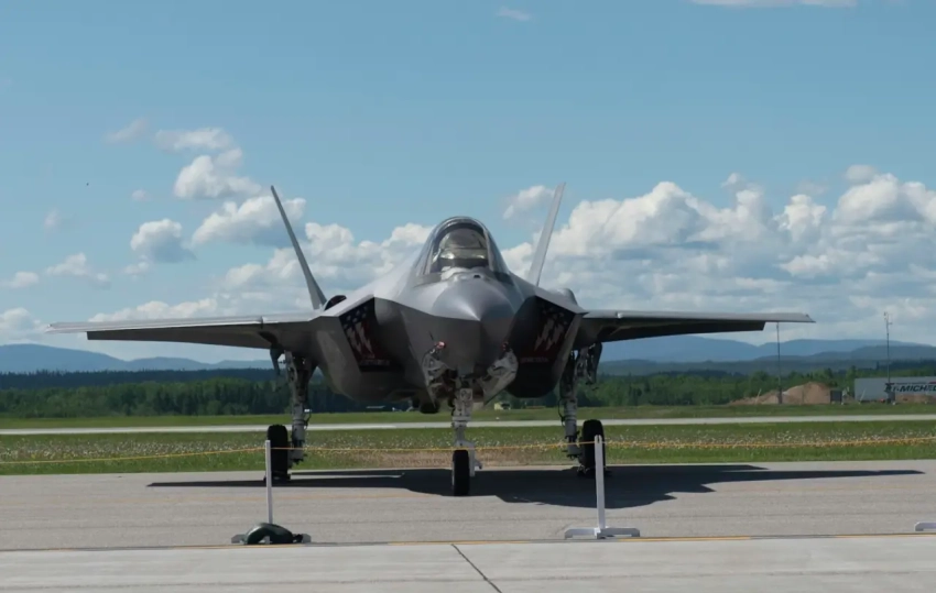 США во время переговоров перебросили ближе к Ирану более 50 истребителей