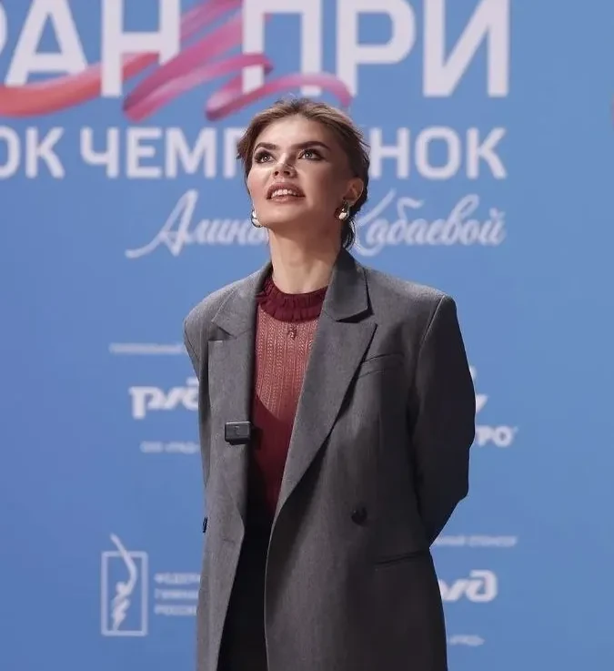 Алина Кабаева вышла в свет на фоне уголовного дела о хищении 8 млрд рублей при строительстве её академии