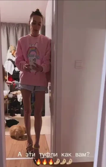 Екатерина Варнава снялась в платье с экстремальным вырезом на фоне подозрений в анорексии