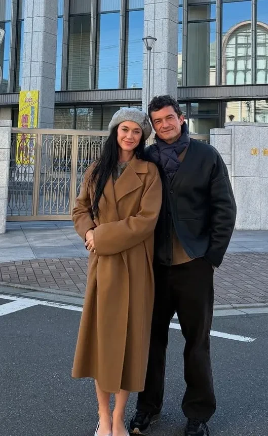 "Тайно встречаются уже несколько месяцев". Появились подробности романа Орландо Блума с моделью на 20 лет его младше