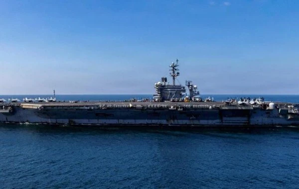 Иран нанёс ракетный удар по американскому авианосцу "Авраам Линкольн"