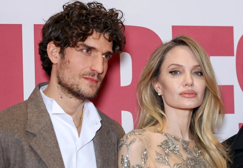 "Одна с момента развода с Брэдом Питтом". Анджелина Джоли не встречается с Луи Гаррелем