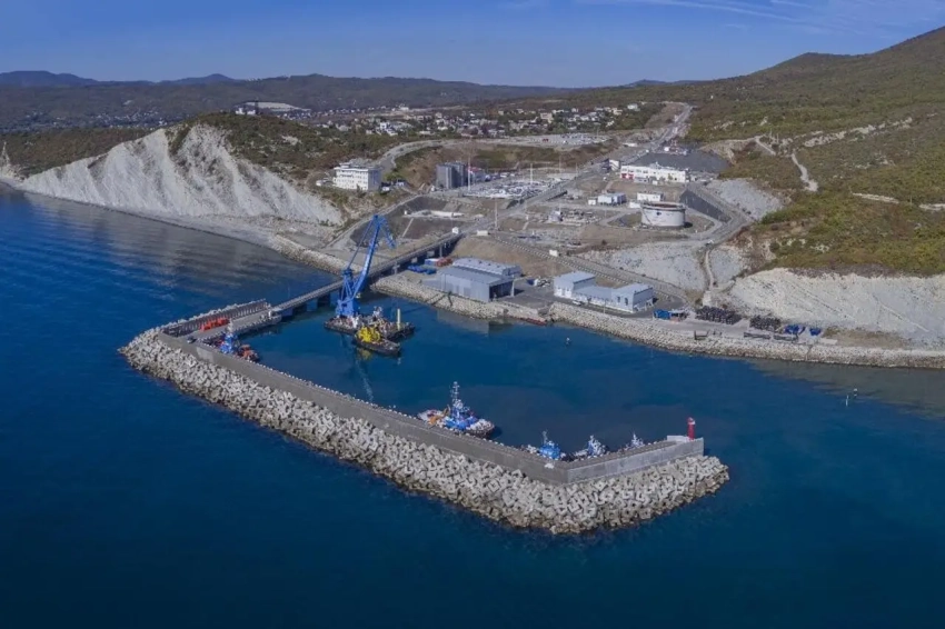 Недалеко от Новороссийска греческий танкер был атакован «неизвестным объектом»