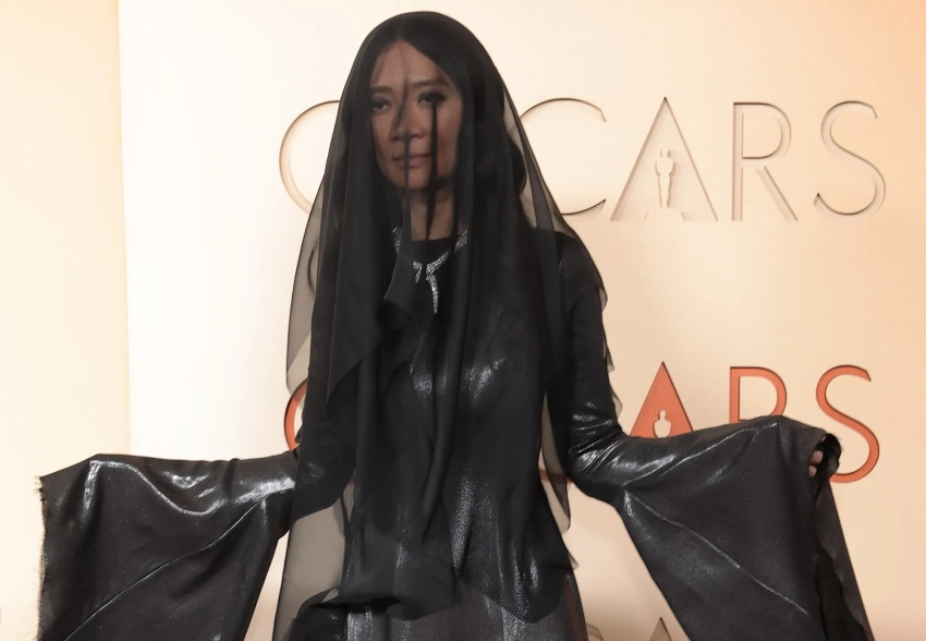 Траур, кислотные оттенки и старомодные платья: 12 неудачных образов "Оскара"