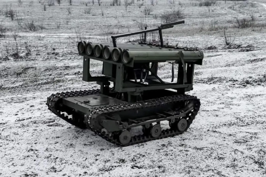 Платформа с огнемётами: наземный РТК «Рой»