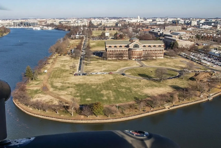 Над резиденцией госсекретаря США и главы Пентагона замечены неизвестные дроны