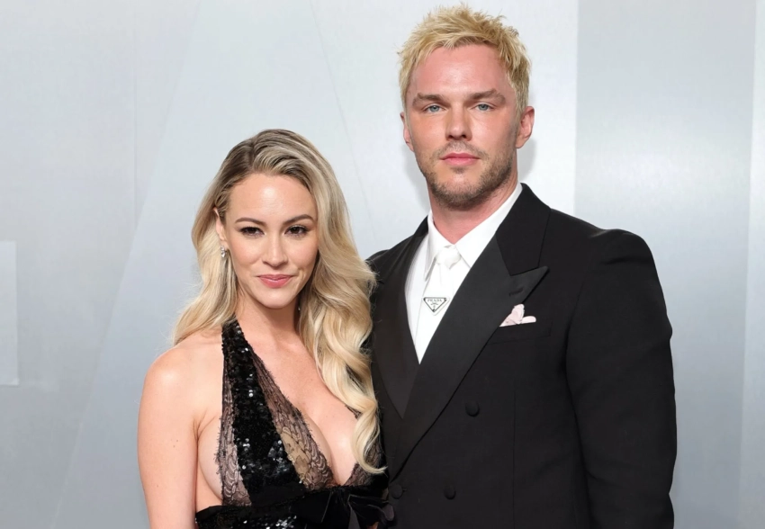 "Это грудь кормящей матери". Жена Николаса Холта ответила хейтерам, которые раскритиковали её внешность