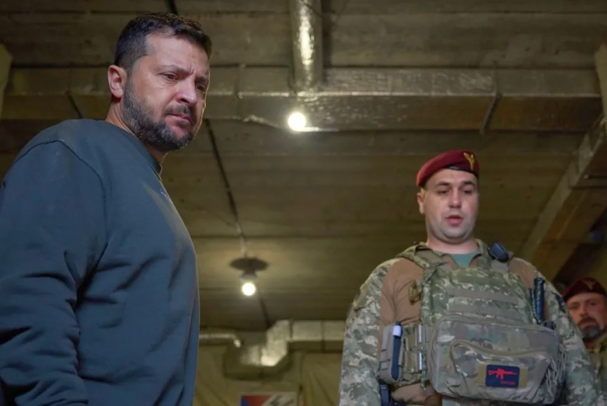 Зеленский вновь утверждает, что США требуют от Киева вывода ВСУ из Донбасса