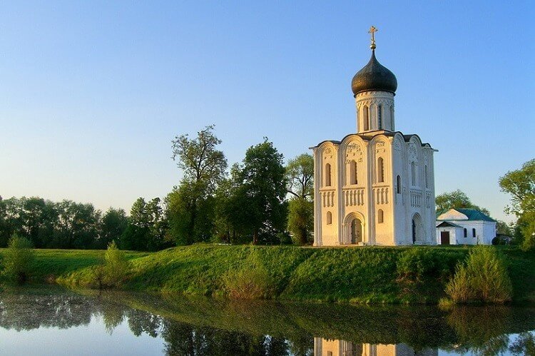 Главные запреты на 13 и 14 мая 2023 года: можно ли в эти выходные посещать кладбище, сажать рассаду и проводить уборку