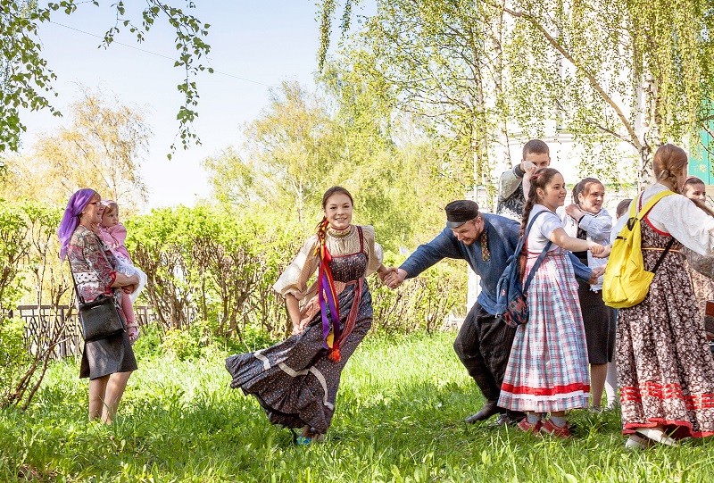 Когда отмечается Красная горка и что это за праздник